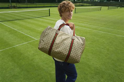 borsa gucci sinner costo|Jannik Sinner in Gucci a Wimbledon fa la storia della .